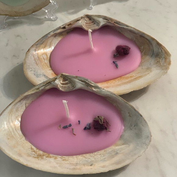 Shabby Chic Boho Shell Decor - Soy Wax Seashell Tea Light Candles- Set of Two - Picture 3 of 16